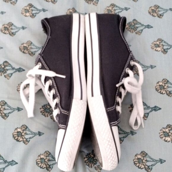 Levi's Sneakers  - Picture 2 of 12